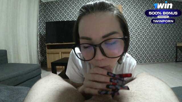 Баба с классной жопой нашла мужика в своей ванне