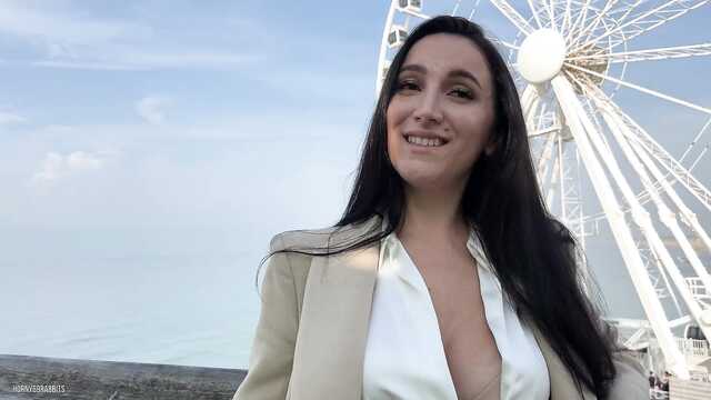 Подрочила вдоволь на колесе обозрения