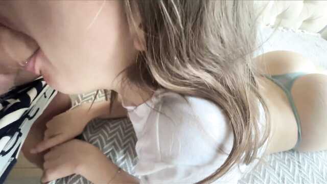 Растянул жопку сестренке