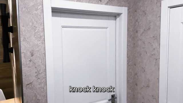 Жадно отсосала и трахнулась за ремонт ноутбука