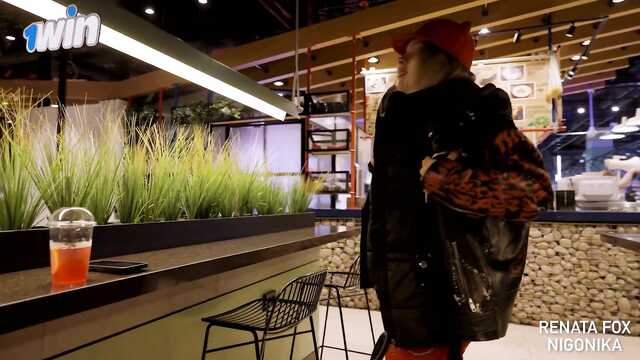 Без труда соблазнил красную шапочку и трахнул