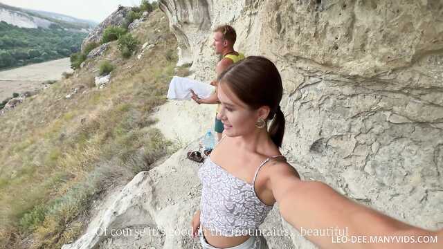 Пошли в горы и заодно сексом занялись