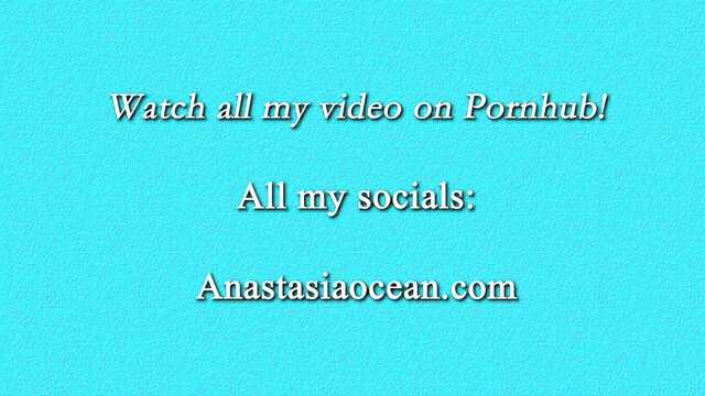 Стираю грязные трусики в тазике перед веб публикой