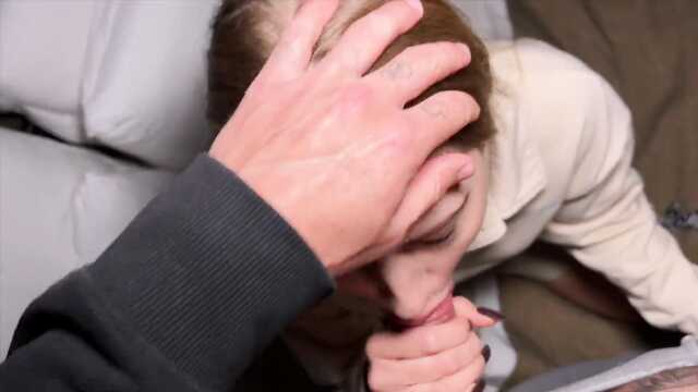 Любимая девушка обожает еблю и бургер со спермой