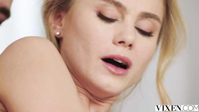 Хрупкая балерина разрешает тренеру кончить в писю