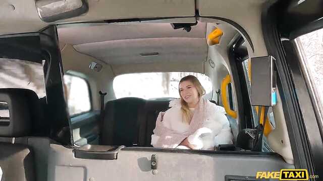 Молелька в фейковом такси