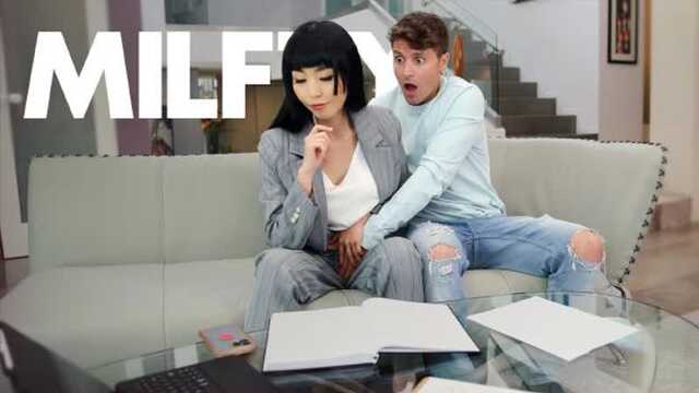 Пасынок знакомит азиатскую мачеху с твердым членом