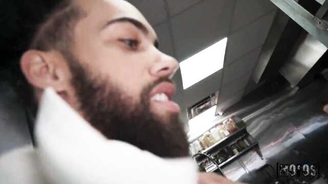 Порево в небольшом ресторане