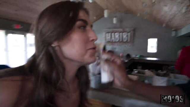 Порево в небольшом ресторане