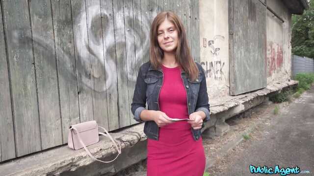 Пикапер щедро заплатил и трахнул мою мокрую дырку