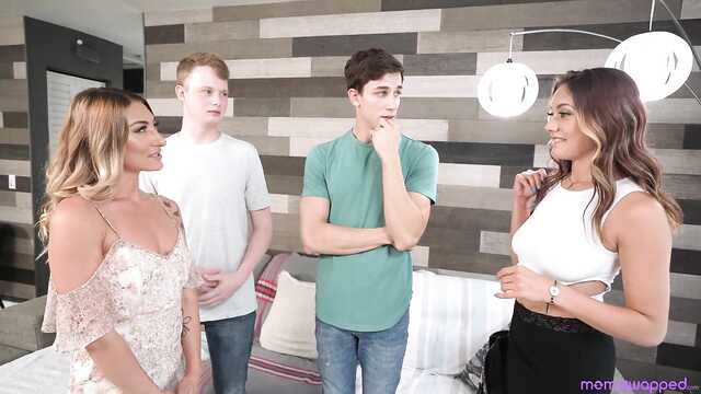 Сыновья обмениваются мамками и сладко трахаются