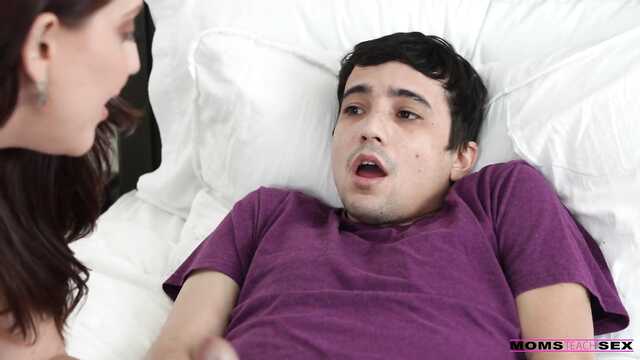 Крутой стояк сына взбодрил мамочку и она потекла