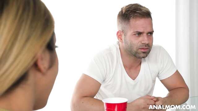 Надела развратное белье для парня и отдалась в жопу