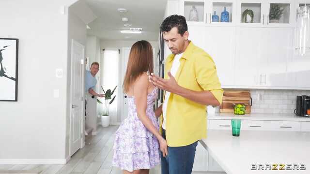 Гулящей жене вдули в попочку