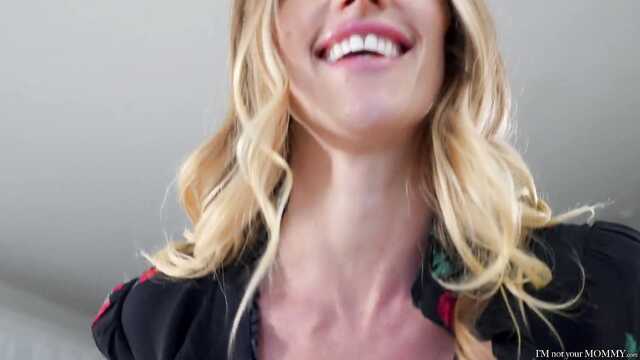 Милфа нянечка на члене