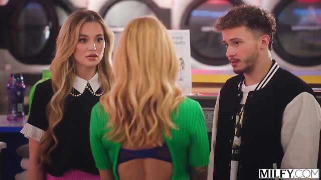 Потрясающий интим втроем с блондами