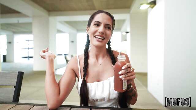 Сексуальная злодейка на члене