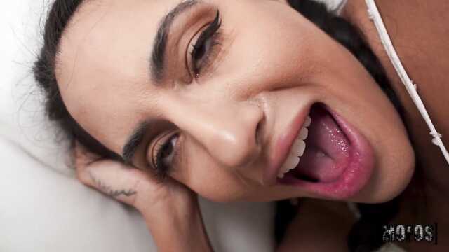 Сексуальная злодейка на члене