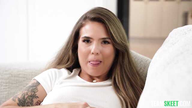 Поймала трахающуюся парочку и присоединилась