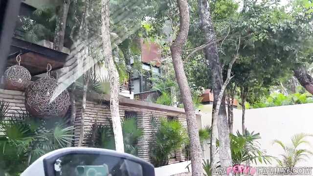 На отдыхе в Мексике с сестрой