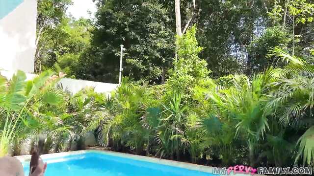 На отдыхе в Мексике с сестрой