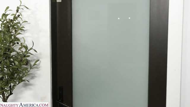 Симпатяге продули ее киску