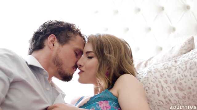 Возбуждаю любимую языком и засаживаю в пизденку