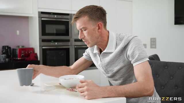 Ее Величество, милфа!