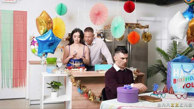 Анальная вечеринка в честь Дня Рождения