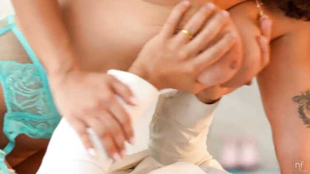 Частенько вставляю соседке в писю и кончаю внутрь