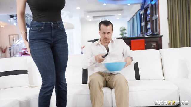 Измена мужу, вместо просмотра кино