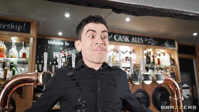 Утехи со зрелой барменшой