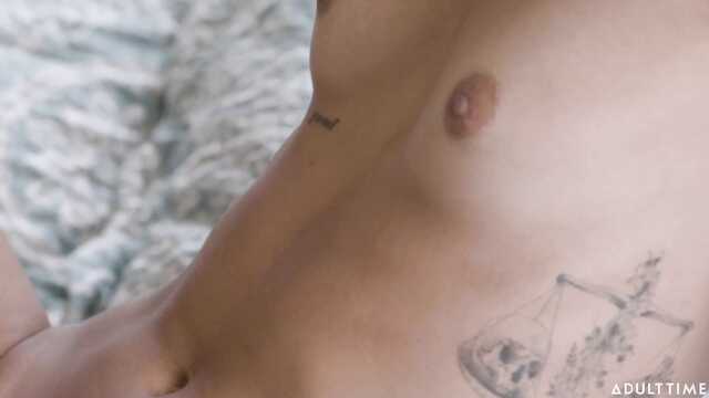 Мулатка пришла в восторг, от того как ебал сосед