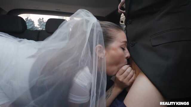 Наглый шофер пробует пизду невесты перед свадьбой