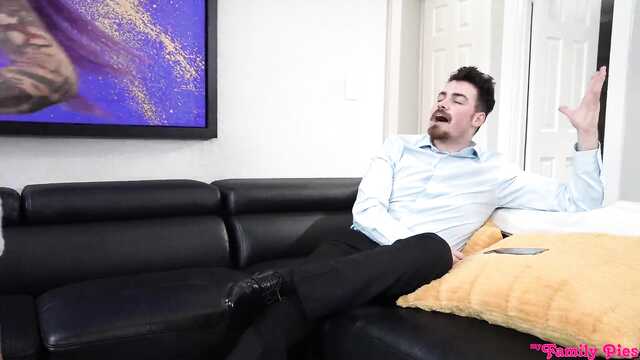 Не хочу рассказывать маме, что меня ебал отчим