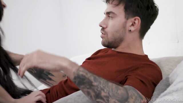 Азиатская сестренка не угомониться