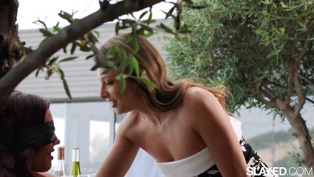 Тропические страсти двух подружек