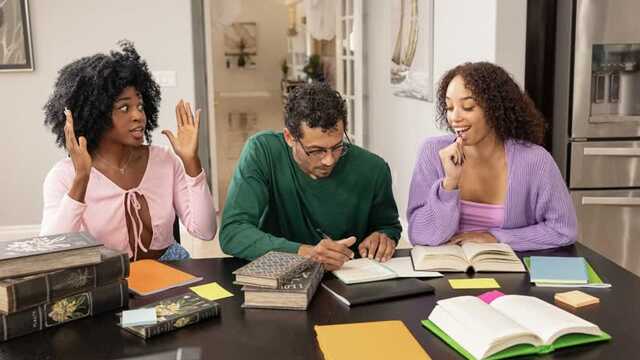 Веселое развлечение студенток