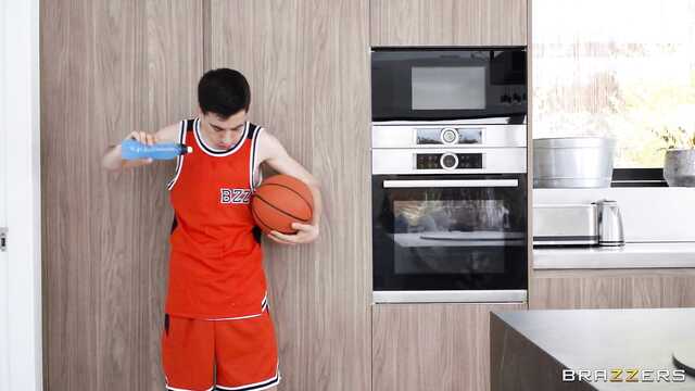 Эта мачеха не знает ограничений