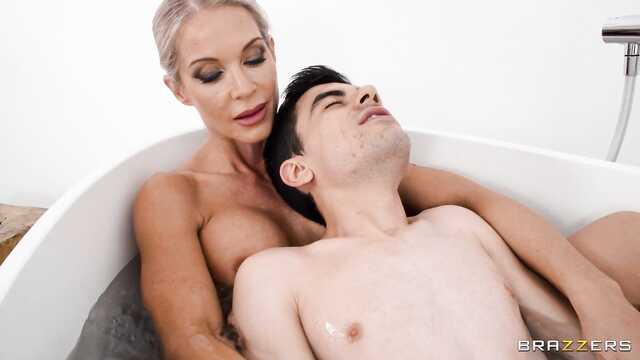 Эта мачеха не знает ограничений