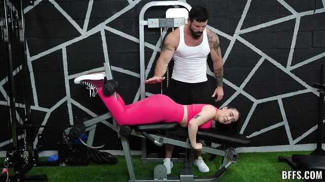 Подруги не платят за членство в спортзале