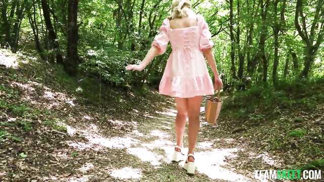 Лес полон сексуальных сюрпризов