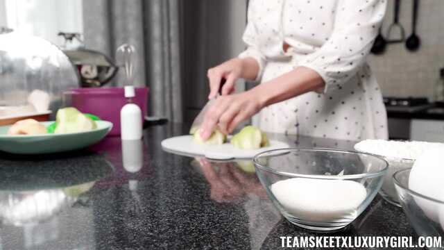 Рецепт хорошего секса, вставил милфе на кухне