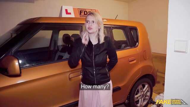 Инструктор по вождению хорошо ебет мою тугую киску