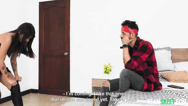 Хватит играть, моя дырочка намокла и хочет тебя