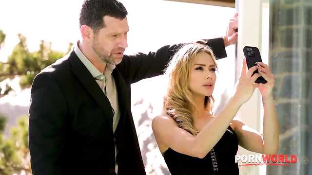 Уборщик и муж глубоко входят в дырки сексвайф