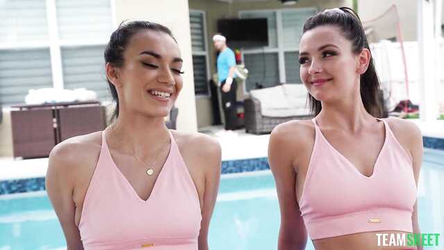 Торчащий хуй тренера доставляет кайф сестренкам