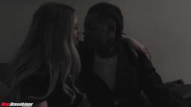 Его большой член помогает кончить в судорогах