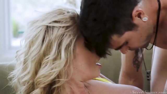 Мама я сделаю тебе массаж, а потом трахну в киску