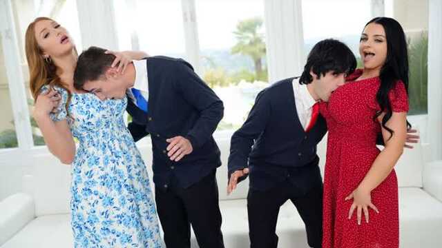 Заботливые секси мамочки научили парней трахаться